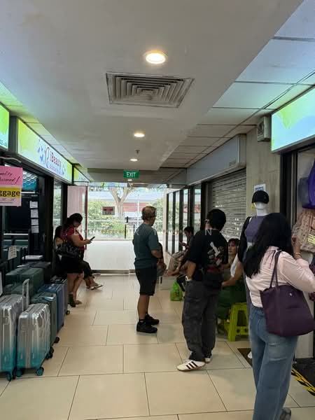 Lucky Plaza, 304 Orchard Road, 250 sqft, Mall Shop For Rent, by Darryl Ng, 500192654 - Corridor - CommercialGuru.com.sg