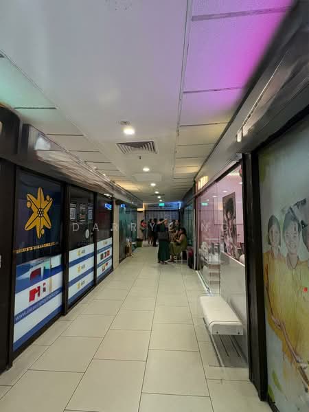 Lucky Plaza, 304 Orchard Road, 250 sqft, Mall Shop For Rent, by Darryl Ng, 500192654 - Corridor - CommercialGuru.com.sg