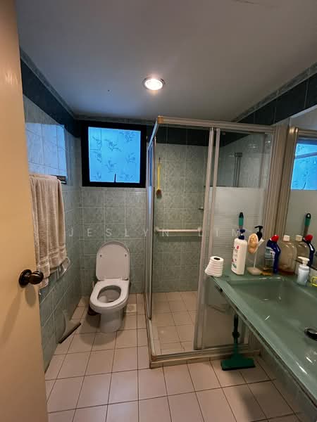 Central Green, 9 Jalan Membina, 4 Bedrooms, 1,529 sqft, Condominium For Sale, by Jeslyn Lim, 500192655 - Bathroom - PropertyGuru.com.sg