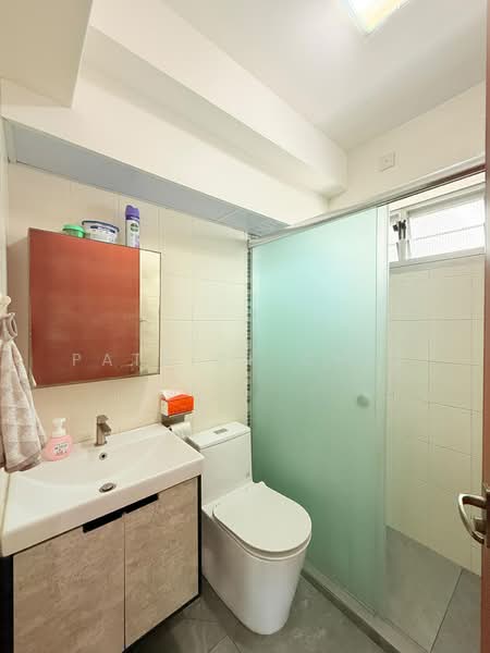 211A Punggol Walk, 211A Punggol Walk, 3 Bedrooms, 990 sqft, HDB Flat For Sale, by Patrick Chee, 500192664 - Bathroom - PropertyGuru.com.sg
