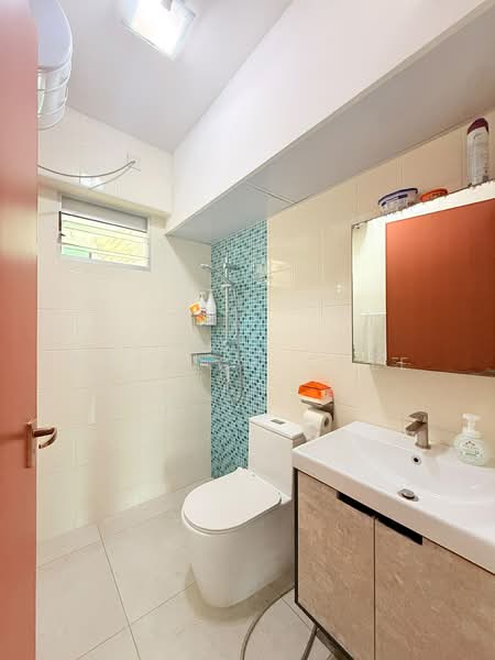 211A Punggol Walk, 211A Punggol Walk, 3 Bedrooms, 990 sqft, HDB Flat For Sale, by Patrick Chee, 500192664 - Bathroom - PropertyGuru.com.sg