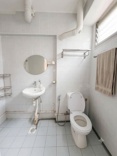 16 Toh Yi Drive, 16 Toh Yi Drive, 3 Bedrooms, 1,119 sqft, HDB Flat For Sale, by Lewis Tong, 500192673 - Bathroom - PropertyGuru.com.sg