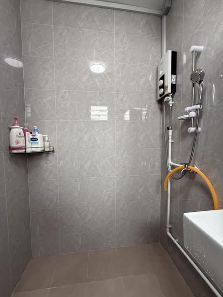 838 Jurong West Street 81, 838 Jurong West Street 81, 4 Bedrooms, 1,313 sqft, HDB Flat For Sale, by Caden Chee, 500192676 - Master Bathroom - PropertyGuru.com.sg