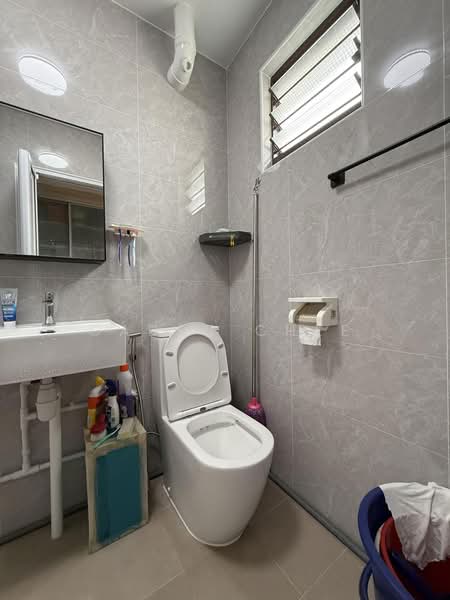 838 Jurong West Street 81, 838 Jurong West Street 81, 4 Bedrooms, 1,313 sqft, HDB Flat For Sale, by Caden Chee, 500192676 - Master Bathroom - PropertyGuru.com.sg