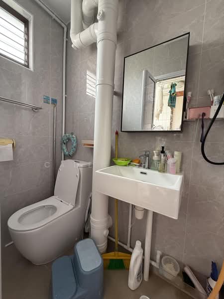 838 Jurong West Street 81, 838 Jurong West Street 81, 4 Bedrooms, 1,313 sqft, HDB Flat For Sale, by Caden Chee, 500192676 - Common Bathroom - PropertyGuru.com.sg