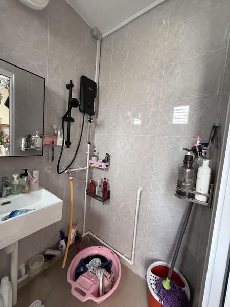 838 Jurong West Street 81, 838 Jurong West Street 81, 4 Bedrooms, 1,313 sqft, HDB Flat For Sale, by Caden Chee, 500192676 - Common Bathroom - PropertyGuru.com.sg