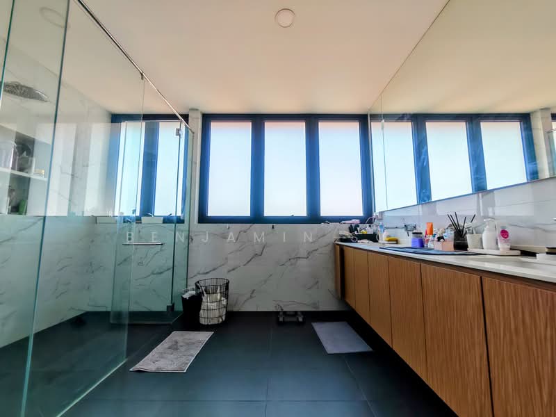 LOCATION LOCATION LOCATION, SIGLAP STREET LINED WITH BUNGALOWS AND SEMI-Ds, 8 Bedrooms, 7,545 sqft, Semi-Detached House For Sale, by Benjamin Soh, 500192684 - Bathroom - PropertyGuru.com.sg