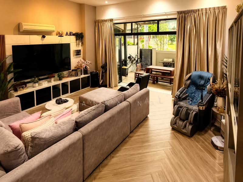 Loyang Villas, Loyang Rise, 5 Bedrooms, 2,217 sqft, Terraced House For Sale, by Anna Ng, 500192695 - Living Room - PropertyGuru.com.sg