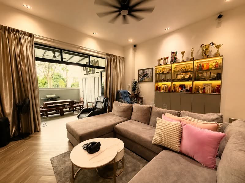 Loyang Villas, Loyang Rise, 5 Bedrooms, 2,217 sqft, Terraced House For Sale, by Anna Ng, 500192695 - Living Room - PropertyGuru.com.sg