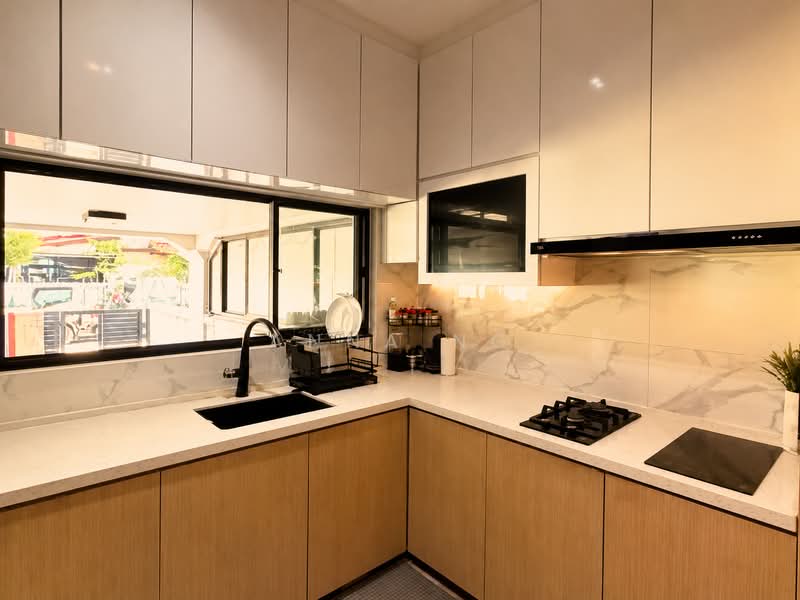 Loyang Villas, Loyang Rise, 5 Bedrooms, 2,217 sqft, Terraced House For Sale, by Anna Ng, 500192695 - Kitchen - PropertyGuru.com.sg