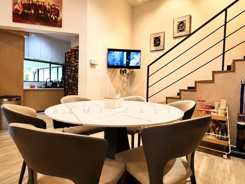 Loyang Villas, Loyang Rise, 5 Bedrooms, 2,217 sqft, Terraced House For Sale, by Anna Ng, 500192695 - Dining Room - PropertyGuru.com.sg