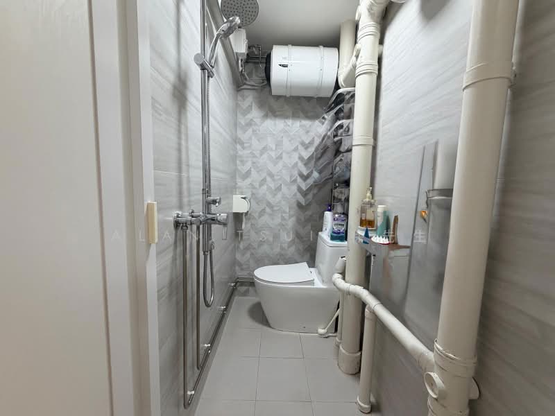 66 Circuit Road, 66 Circuit Road, 2 Bedrooms, 603 sqft, HDB Flat For Sale, by Alan Tsui 徐先生, 500192709 - Bathroom - PropertyGuru.com.sg