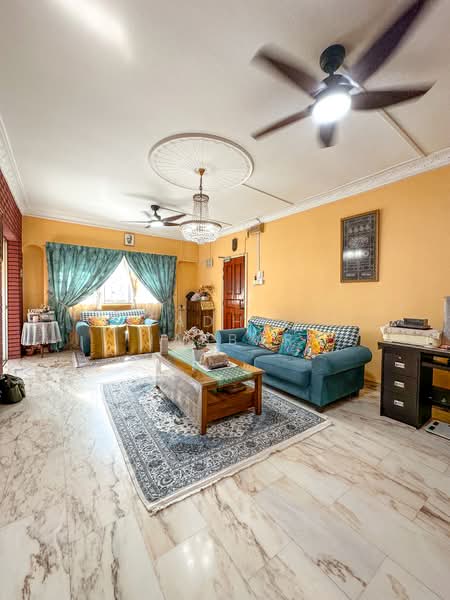436 Jurong West Avenue 1, 436 Jurong West Avenue 1, 3 Bedrooms, 1,453 sqft, HDB Flat For Sale, by Fadhil Jabbar, 500192722 - Living Room - PropertyGuru.com.sg