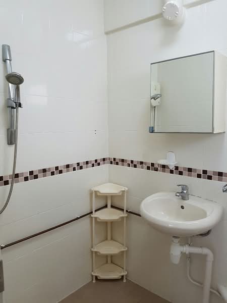 73 Telok Blangah Heights, 73 Telok Blangah Heights, 3 Bedrooms, 1,259 sqft, HDB Flat For Rent, by Joyce Long, 500192729 - Bathroom - PropertyGuru.com.sg