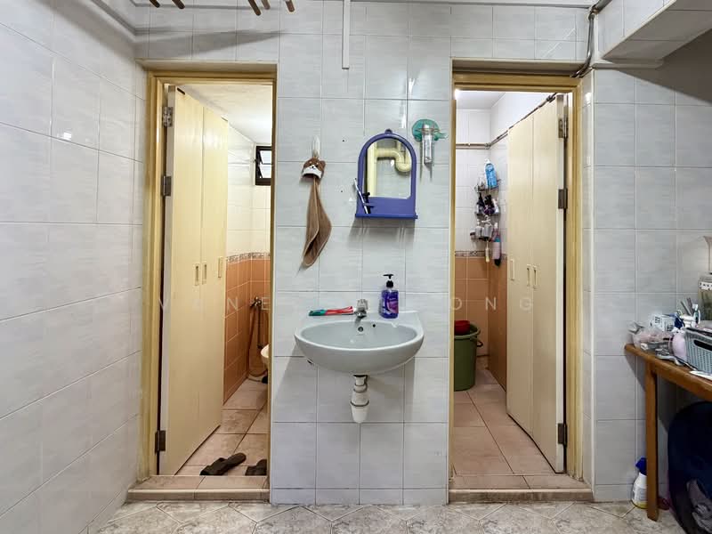 20 Dover Crescent, 20 Dover Crescent, 2 Bedrooms, 700 sqft, HDB Flat For Sale, by Vanessa Yong, 500192741 - Bathroom - PropertyGuru.com.sg