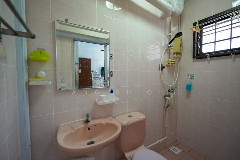 476 Sembawang Drive, 476 Sembawang Drive, 3 Bedrooms, 969 sqft, HDB Flat For Sale, by Ang ShiQi, 500192749 - Bathroom - PropertyGuru.com.sg