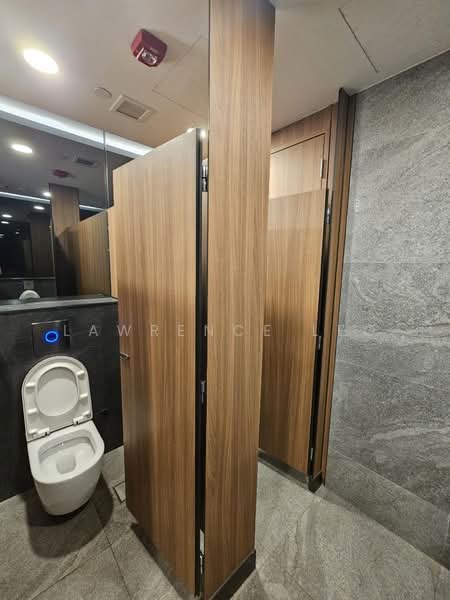 Keppel Bay Tower, 1 Harbourfront Avenue, 2,500 sqft, Office For Rent, by Lawrence Leo, 500192754 - Bathroom - CommercialGuru.com.sg