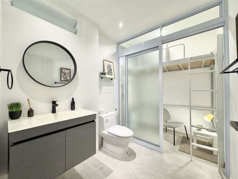 Yong An Park, 331 River Valley Road, 4 Bedrooms, 3,606 sqft, Condominium For Sale, by Lilian Huang 黄丽莲, 500192757 - Bathroom / Helper’s Room - PropertyGuru.com.sg