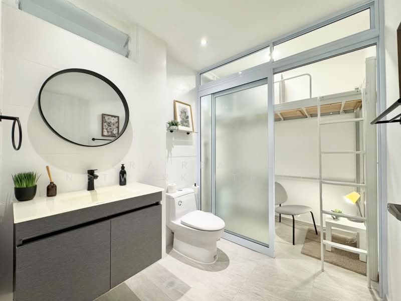 Yong An Park, 331 River Valley Road, 4 Bedrooms, 3,606 sqft, Condominium For Sale, by Phoebe, 500192760 - Bathroom - PropertyGuru.com.sg