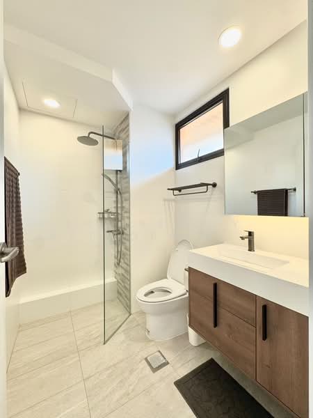 Yong An Park, 331 River Valley Road, 4 Bedrooms, 3,606 sqft, Condominium For Sale, by Phoebe, 500192760 - Bathroom - PropertyGuru.com.sg