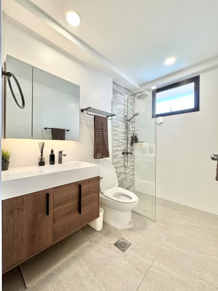 Yong An Park, 331 River Valley Road, 4 Bedrooms, 3,606 sqft, Condominium For Sale, by Phoebe, 500192760 - Bathroom - PropertyGuru.com.sg