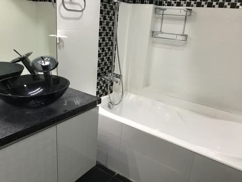Castle Green, 483 Yio Chu Kang Road, 2 Bedrooms, 947 sqft, Condominium For Sale, by JW Lee 李健汶, 500192762 - Bathroom - PropertyGuru.com.sg