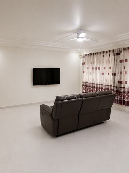 733 Tampines Street 71, 733 Tampines Street 71, 3 Bedrooms, 1,108 sqft, HDB Flat For Sale, by Lawrence Khoo, 500192764 - Living Room - PropertyGuru.com.sg