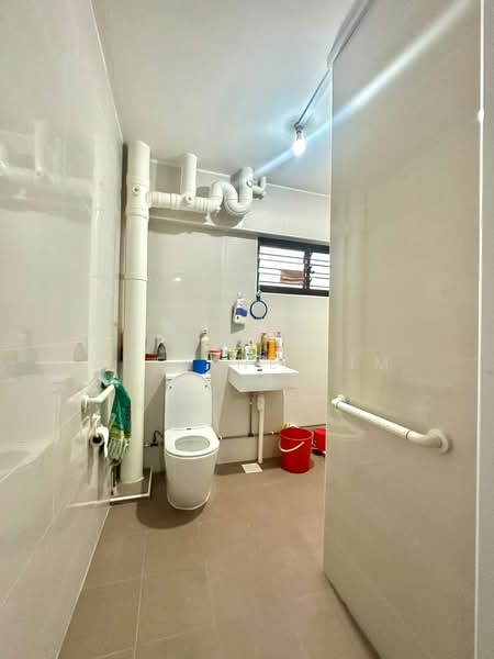 287 Choa Chu Kang Avenue 2, 287 Choa Chu Kang Avenue 2, 4 Bedrooms, 1,603 sqft, HDB Flat For Sale, by Adeline Lim, 500192779 - Bathroom - PropertyGuru.com.sg