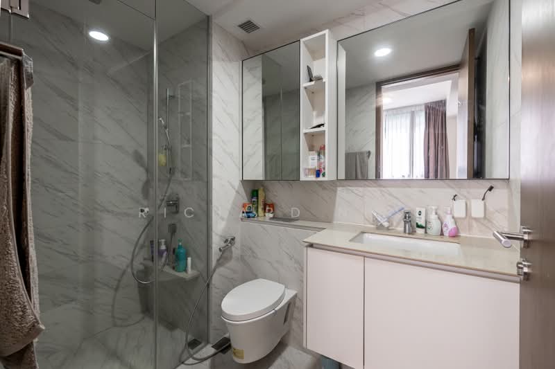 Le Quest, 10 Bukit Batok Street 41, 2 Bedrooms, 700 sqft, Condominium For Sale, by Richard Neo, 500192782 - Bathroom - PropertyGuru.com.sg
