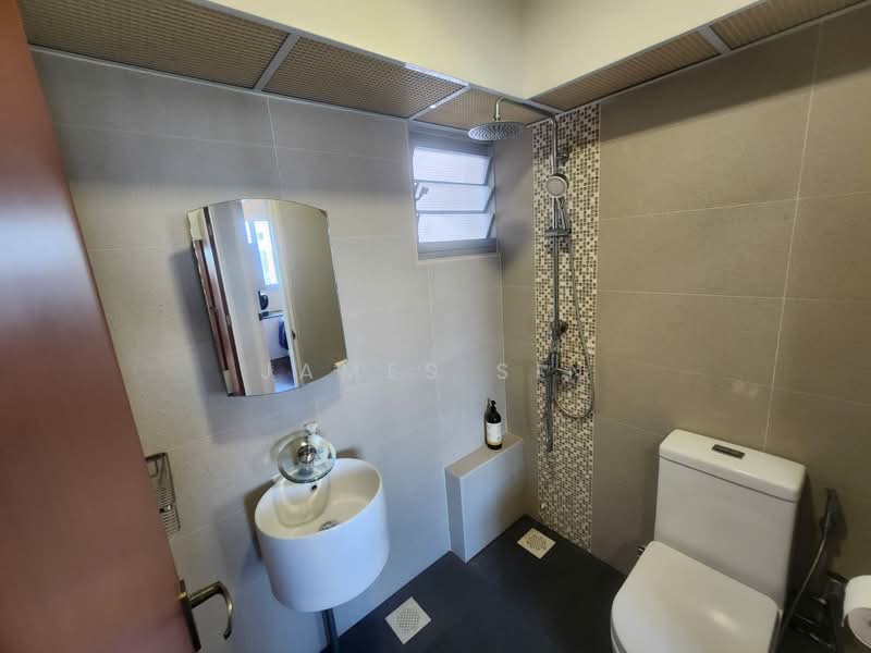 312A Clementi Avenue 4, 312A Clementi Avenue 4, 2 Bedrooms, 743 sqft, HDB Flat For Sale, by James Sin, 500192795 - Bathroom - PropertyGuru.com.sg