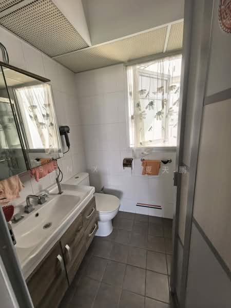 694C Woodlands Drive 62, 694C Woodlands Drive 62, 3 Bedrooms, 1,216 sqft, HDB Flat For Sale, by Ben XIA 夏天鹏, 500192822 - Bathroom - PropertyGuru.com.sg