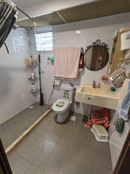453A Bukit Batok West Avenue 6, 453A Bukit Batok West Avenue 6, 3 Bedrooms, 1,238 sqft, HDB Flat For Sale, by Ben XIA 夏天鹏, 500192833 - Bathroom - PropertyGuru.com.sg