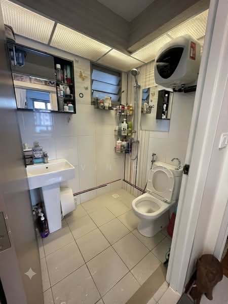 37 Margaret Drive, 37 Margaret Drive, 2 Bedrooms, 699 sqft, HDB Flat For Sale, by Calvin Choo, 500192839 - Bathroom - PropertyGuru.com.sg