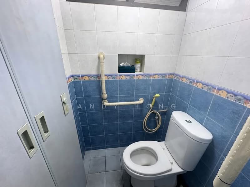 211 Boon Lay Place, 211 Boon Lay Place, 2 Bedrooms, 699 sqft, HDB Flat For Sale, by Sandy Hong, 500192845 - Bathroom - PropertyGuru.com.sg