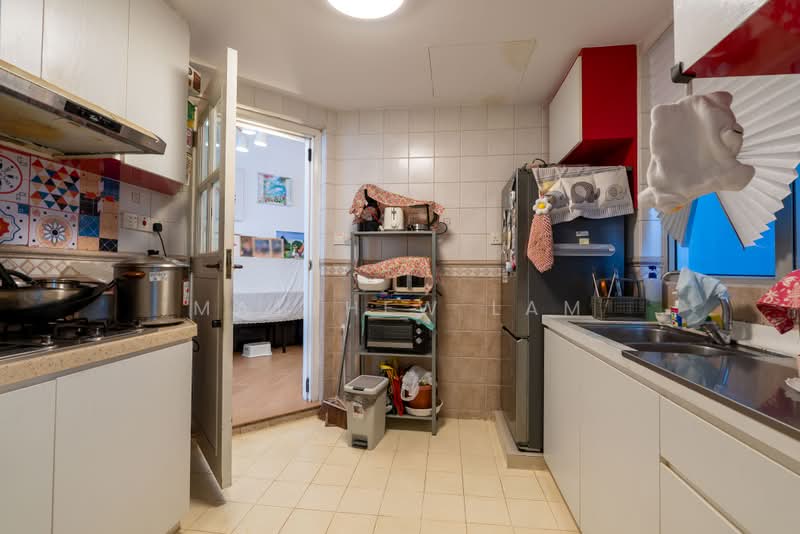 The Bayshore, 22 Bayshore Road, 2 Bedrooms, 947 sqft, Condominium For Sale, by Matthew Lam, 500192857 - Kitchen - PropertyGuru.com.sg