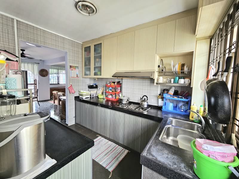 192 Bukit Batok West Avenue 6, 192 Bukit Batok West Avenue 6, 3 Bedrooms, 1,270 sqft, HDB Flat For Sale, by Siti Hasyimah Hassan, 500192860 - Kitchen - PropertyGuru.com.sg