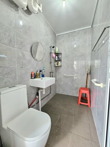192 Bukit Batok West Avenue 6, 192 Bukit Batok West Avenue 6, 3 Bedrooms, 1,270 sqft, HDB Flat For Sale, by Siti Hasyimah Hassan, 500192860 - Bathroom - PropertyGuru.com.sg