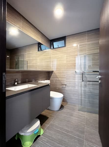 The Brownstone, 160 Canberra Drive, 3 Bedrooms, 958 sqft, Executive Condominium For Sale, by Tracy Lim, 500192888 - Bathroom - PropertyGuru.com.sg