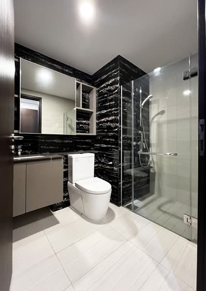 The Brownstone, 160 Canberra Drive, 3 Bedrooms, 958 sqft, Executive Condominium For Sale, by Tracy Lim, 500192888 - Bathroom - PropertyGuru.com.sg