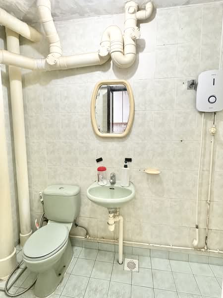 135 Bishan Street 12, 135 Bishan Street 12, 3 Bedrooms, 1,302 sqft, HDB Flat For Sale, by Dave Lim, 500192891 - Bathroom - PropertyGuru.com.sg