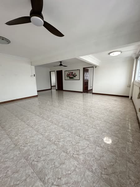 135 Bishan Street 12, 135 Bishan Street 12, 3 Bedrooms, 1,302 sqft, HDB Flat For Sale, by Dave Lim, 500192891 - Living Room - PropertyGuru.com.sg