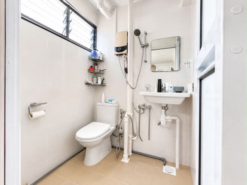 155 Hougang Street 11, 155 Hougang Street 11, 3 Bedrooms, 990 sqft, HDB Flat For Sale, by Jerry Chen, 500192909 - Master Bathroom - PropertyGuru.com.sg