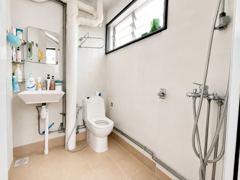 155 Hougang Street 11, 155 Hougang Street 11, 3 Bedrooms, 990 sqft, HDB Flat For Sale, by Jerry Chen, 500192909 - Common Bathroom - PropertyGuru.com.sg