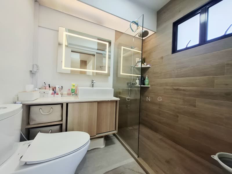 471A Fernvale Street, 471A Fernvale Street, 3 Bedrooms, 1,216 sqft, HDB Flat For Sale, by Dominic Ng, 500192914 - Bathroom - PropertyGuru.com.sg