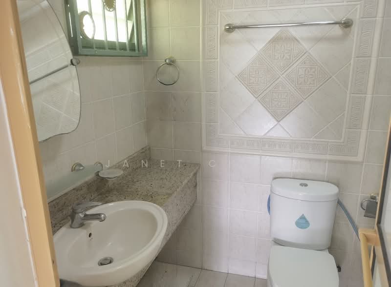 687B Woodlands Drive 75, 687B Woodlands Drive 75, 3 Bedrooms, 1,216 sqft, HDB Flat For Sale, by Janet Chew, 500192935 - Bathroom - PropertyGuru.com.sg