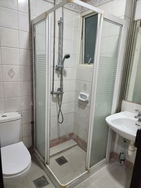 Parbury Hill Condominium, 28 Parbury Avenue, 2 Bedrooms, 829 sqft, Condominium For Sale, by Han Hai Juan, 500192944 - Bathroom - PropertyGuru.com.sg