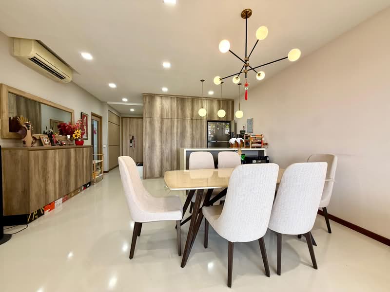 Waterfront Gold, 750 Bedok Reservoir Road, 4 Bedrooms, 1,475 sqft, Condominium For Sale, by K L Goh, 500192947 - Dining Room - PropertyGuru.com.sg
