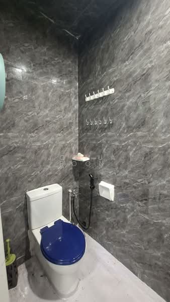 Woodlands Industrial Park E1, 38 Woodlands Industrial Park E1, 635 sqft, Factory / Workshop (B2) For Sale, by Joshua Boon, 500192963 - Bathroom - CommercialGuru.com.sg