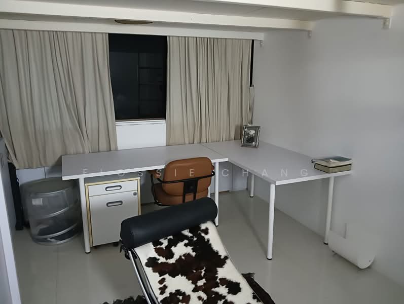 Lakepoint Condo, 2 Lakepoint Drive, Room Rental, 150 sqft, Condominium For Rent, by Flossie Chang, 500193002 - Study - PropertyGuru.com.sg