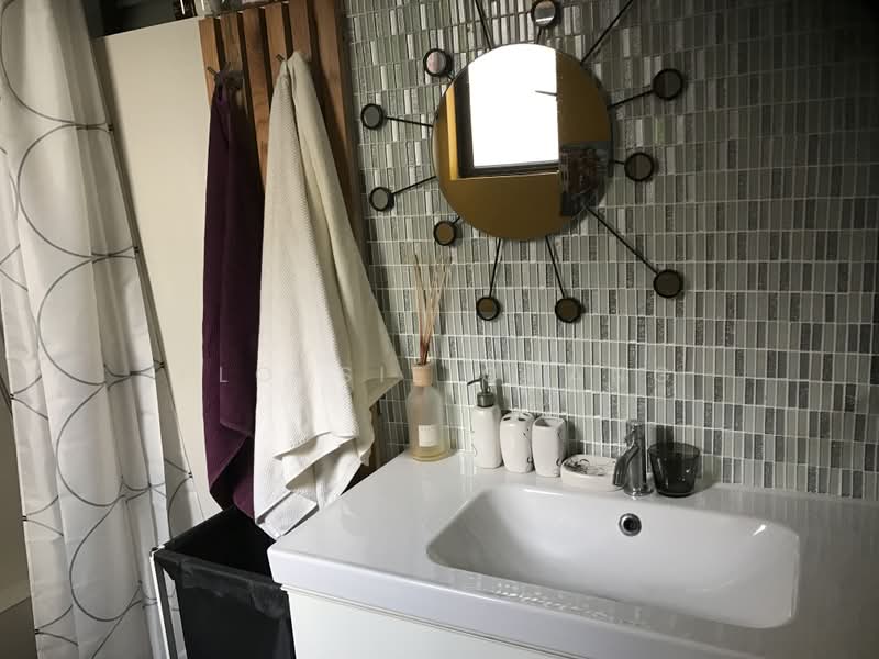 Lakepoint Condo, 2 Lakepoint Drive, Room Rental, 150 sqft, Condominium For Rent, by Flossie Chang, 500193002 - Bathroom - PropertyGuru.com.sg